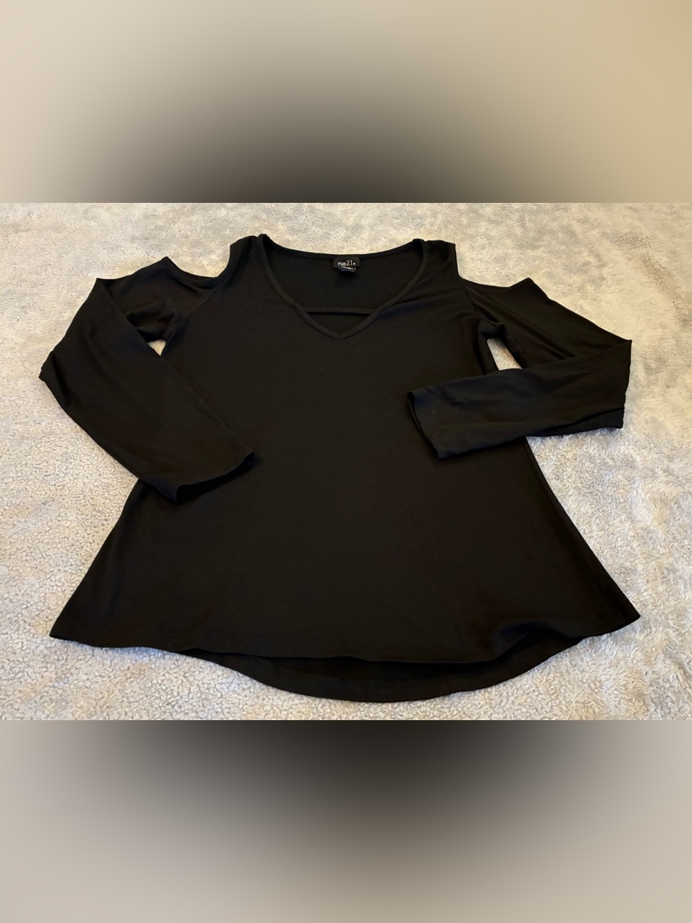Women’s Rue 21 Size Medium Cold-Shoulder V-Neck Long Sleeve Top - Black